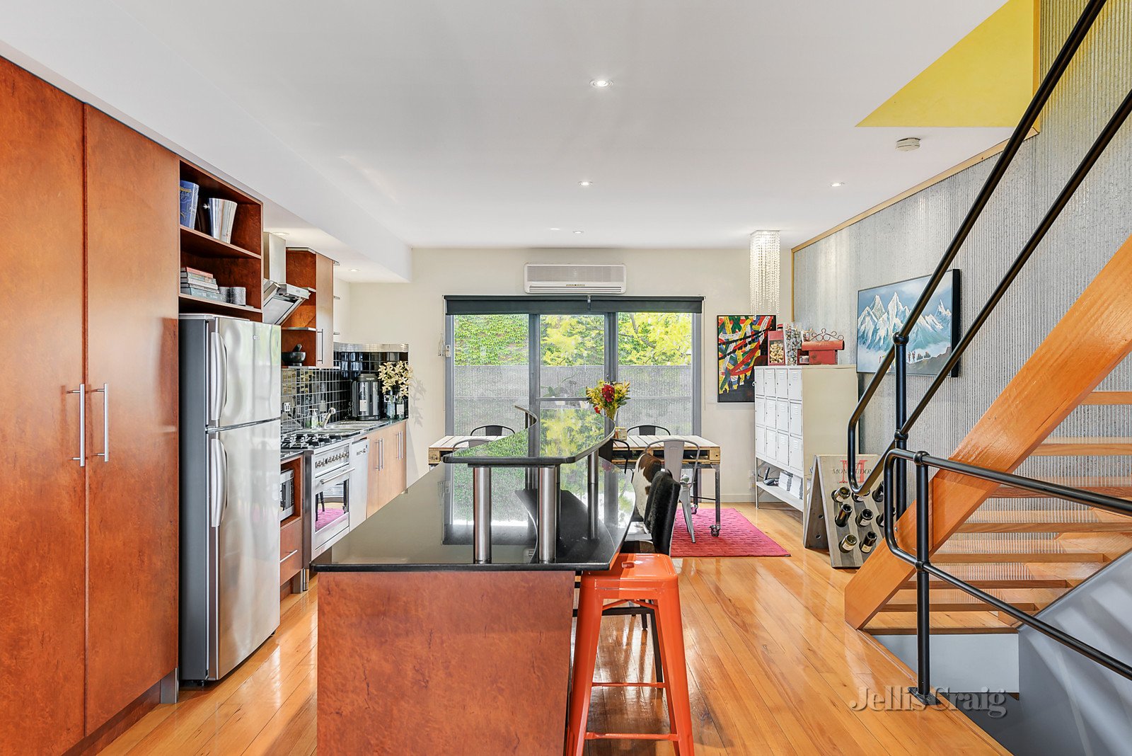 2/33 Linden Street, Brunswick East image 4