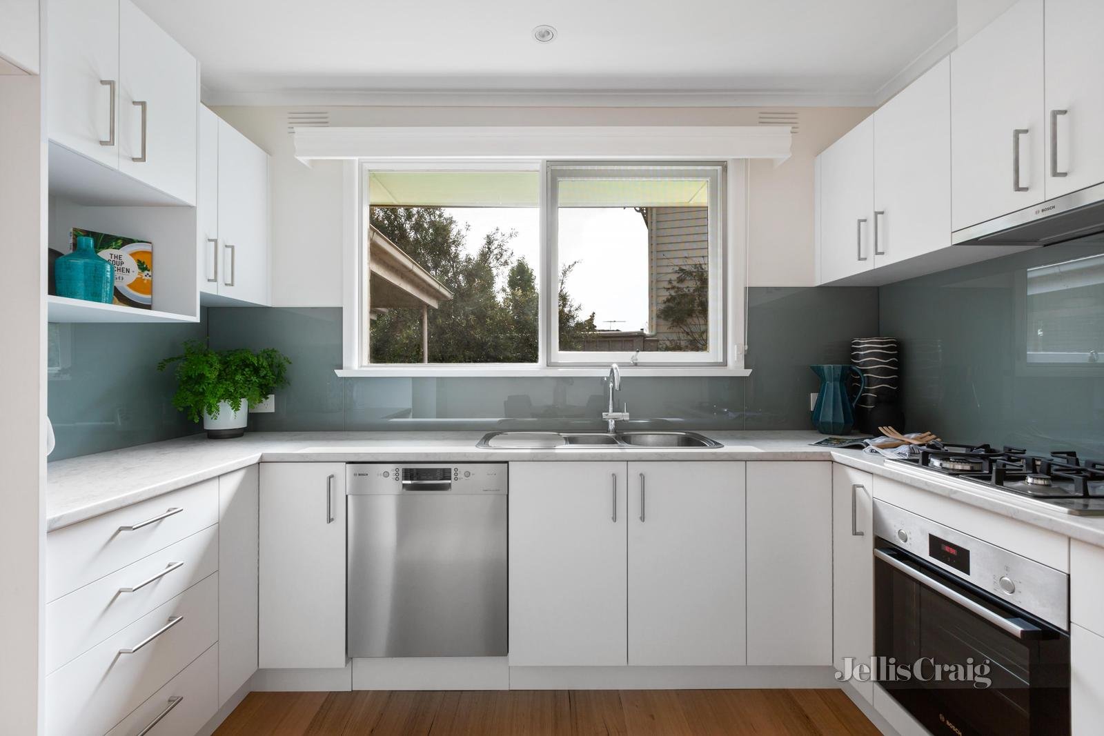 2/33 Logan Street, Canterbury image 4