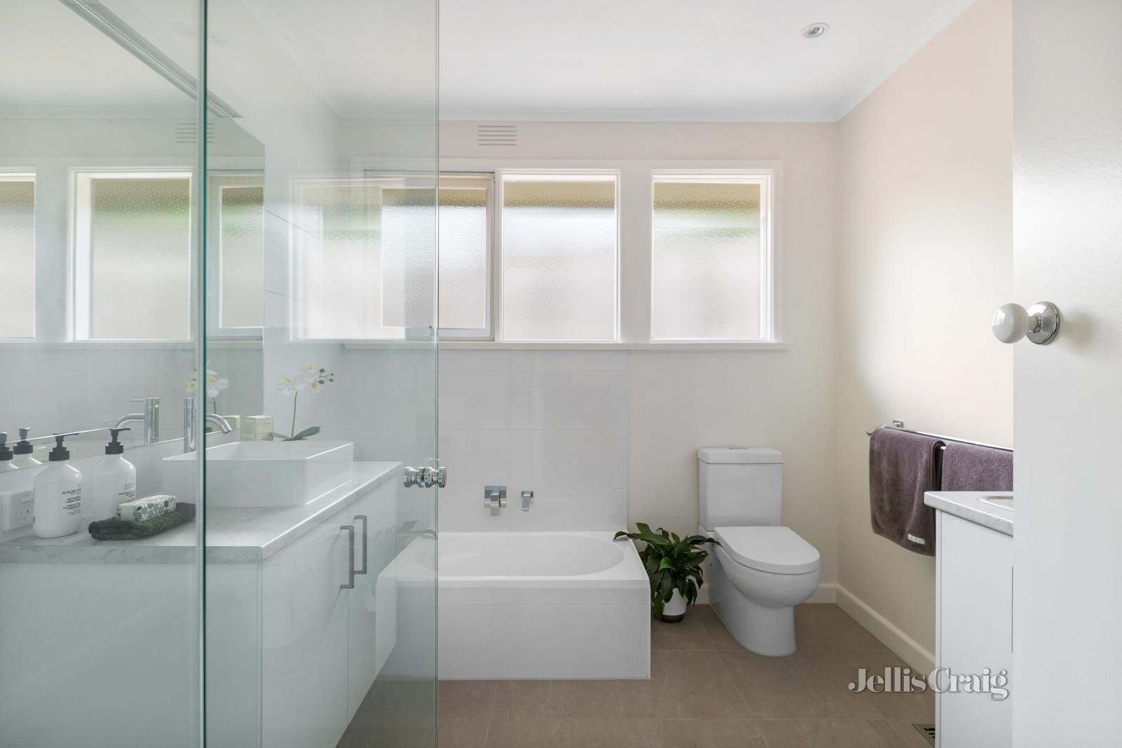 2/33 Logan Street, Canterbury image 6