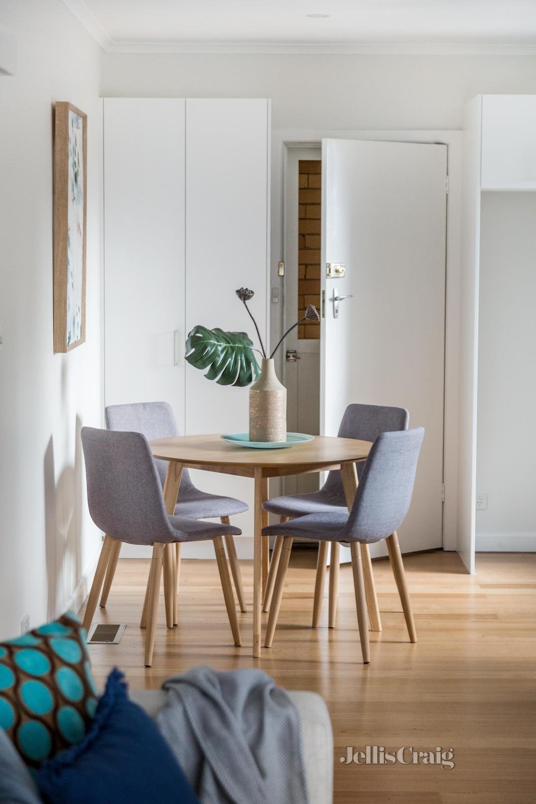 2/33 Logan Street, Canterbury image 8