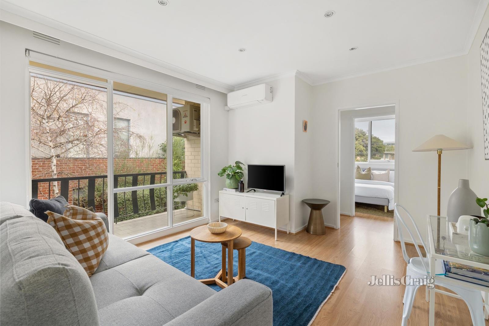 2/33 Rosstown Road, Carnegie image 1