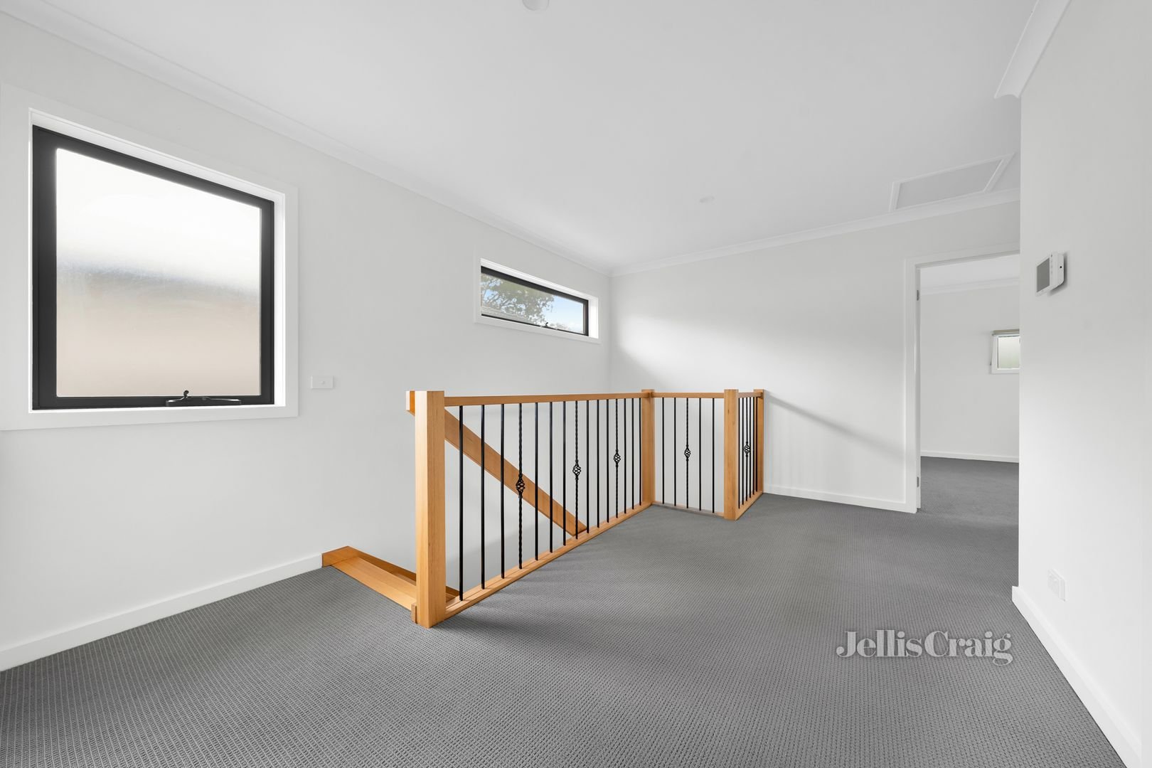 2/33 Thompson Street, Glen Waverley image 5
