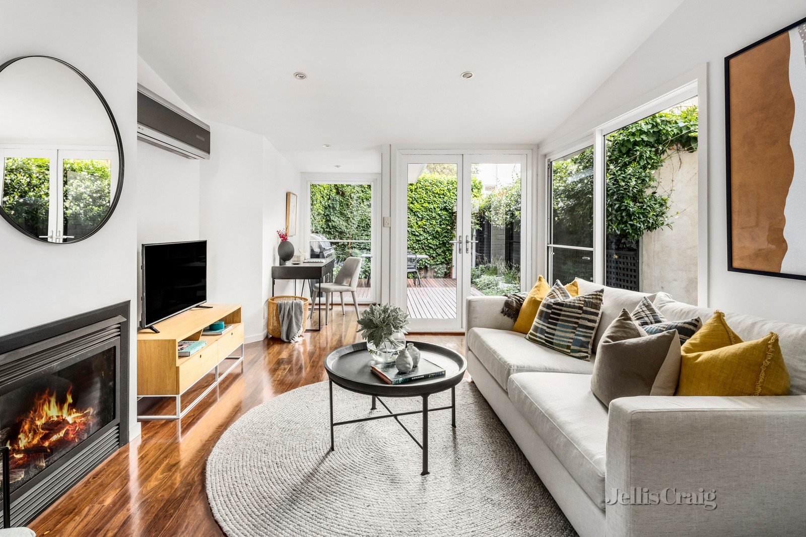 2/33 Tintern Avenue, Toorak image 2