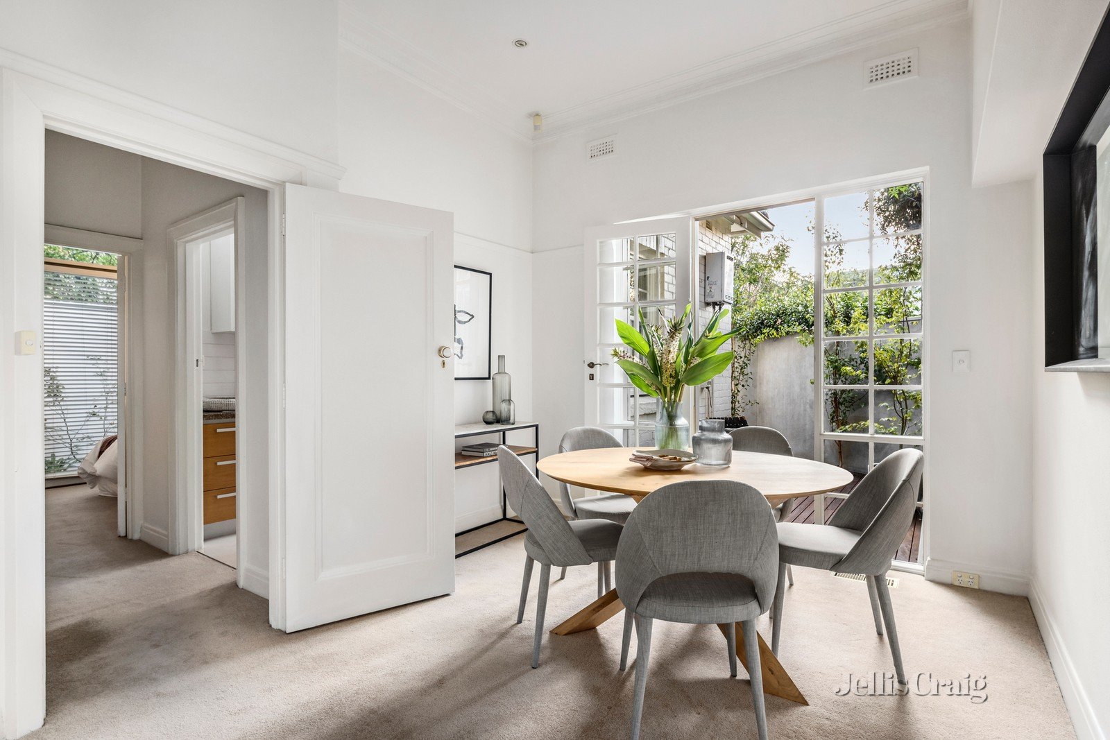 2/33 Tintern Avenue, Toorak image 5