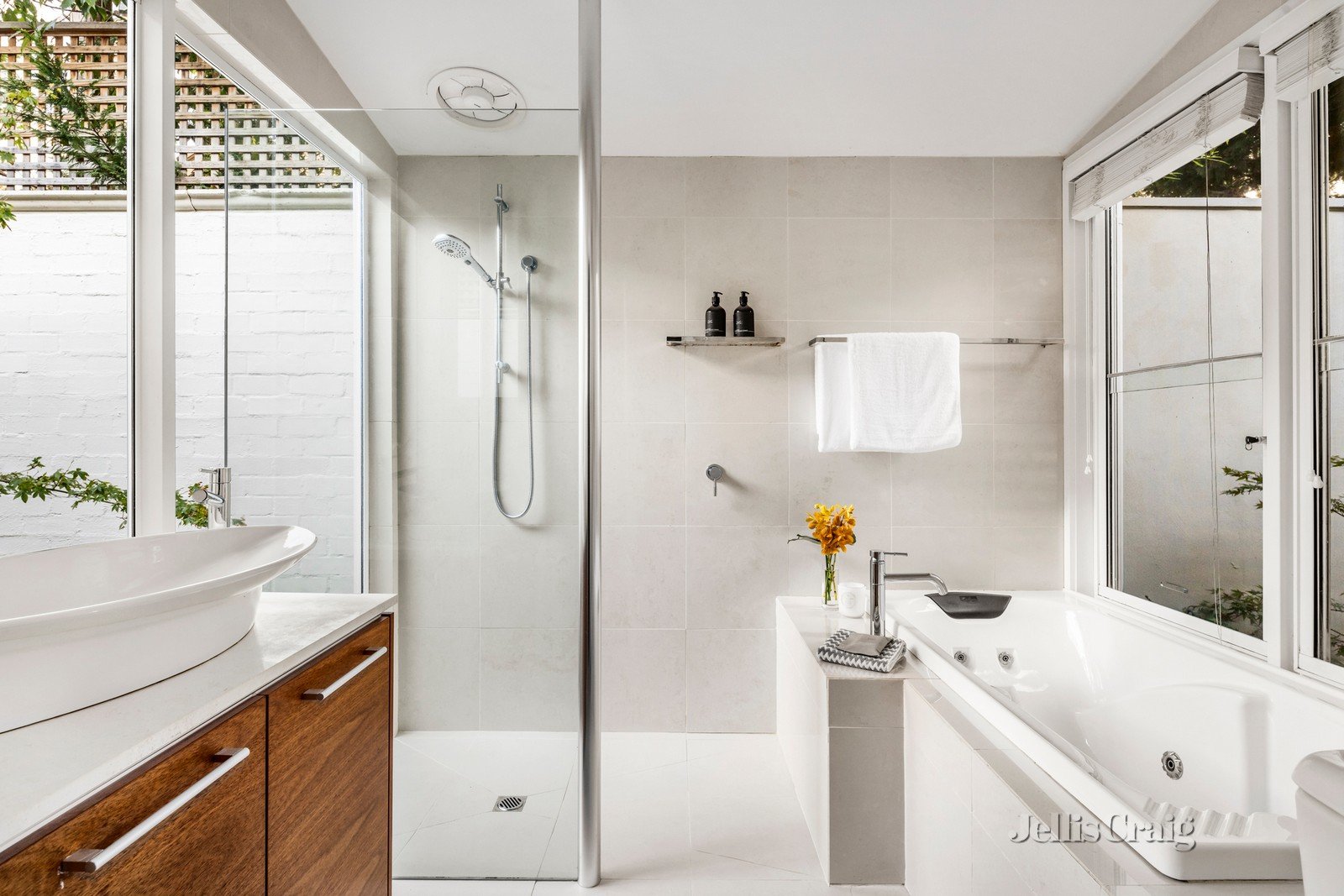 2/33 Tintern Avenue, Toorak image 8
