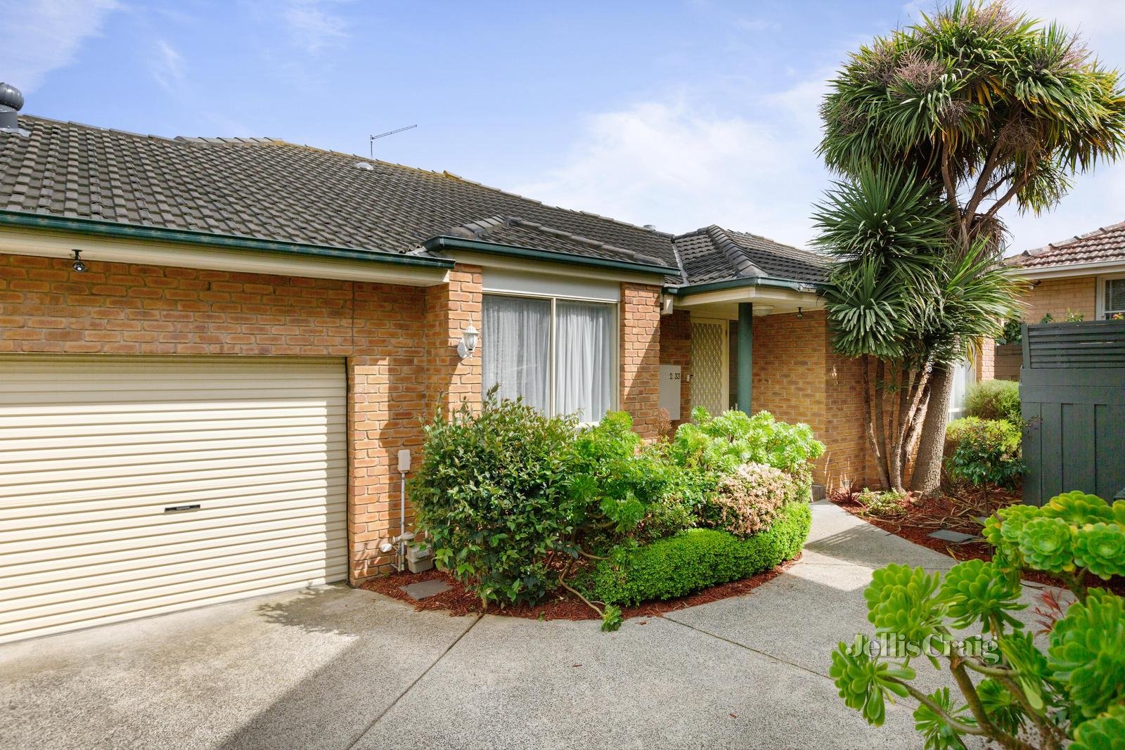 2/33 Watsons Road, Glen Waverley image 1