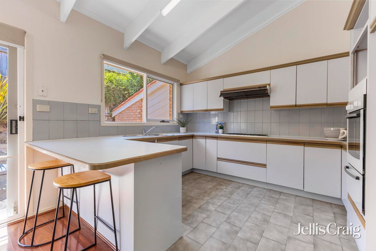 2/33 Wooddale Grove, Donvale image 4