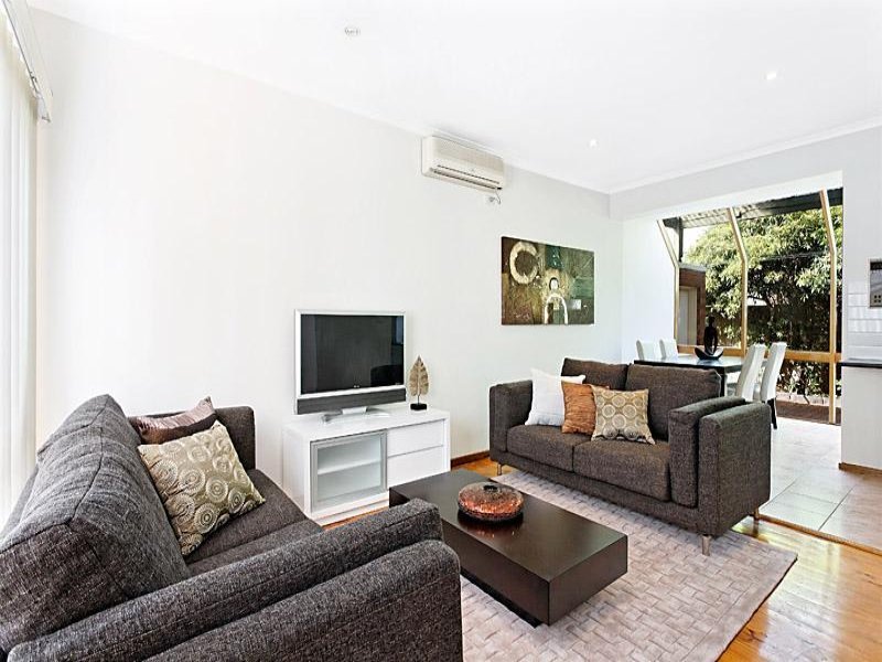 2/33 Woodlands Avenue, Kew East image 3