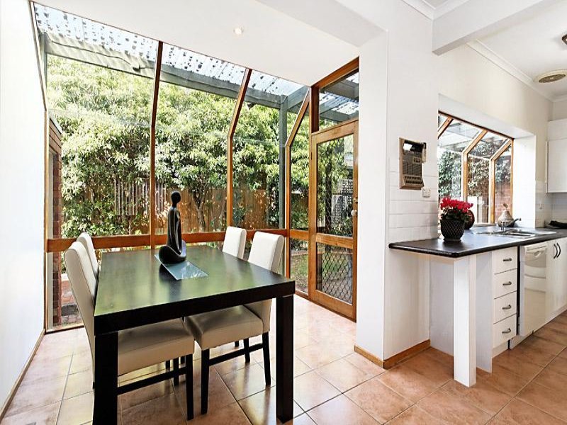 2/33 Woodlands Avenue, Kew East image 4