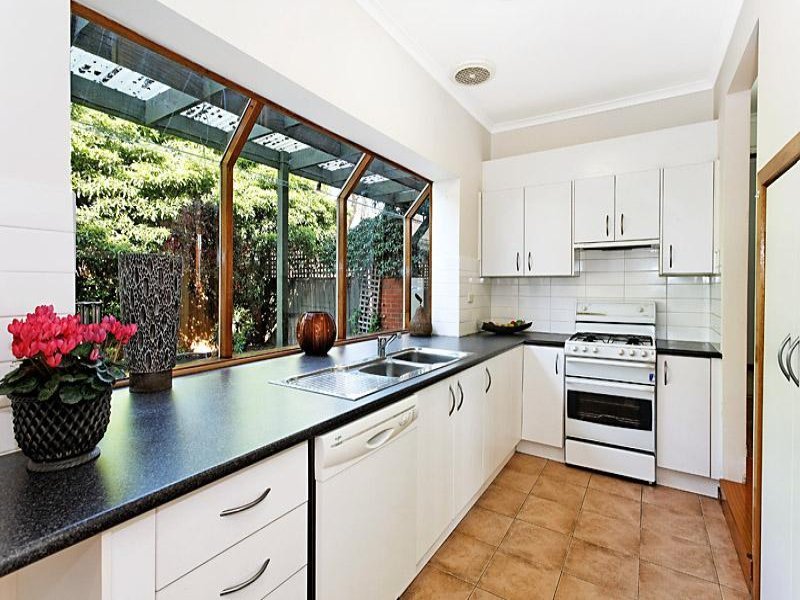 2/33 Woodlands Avenue, Kew East image 5