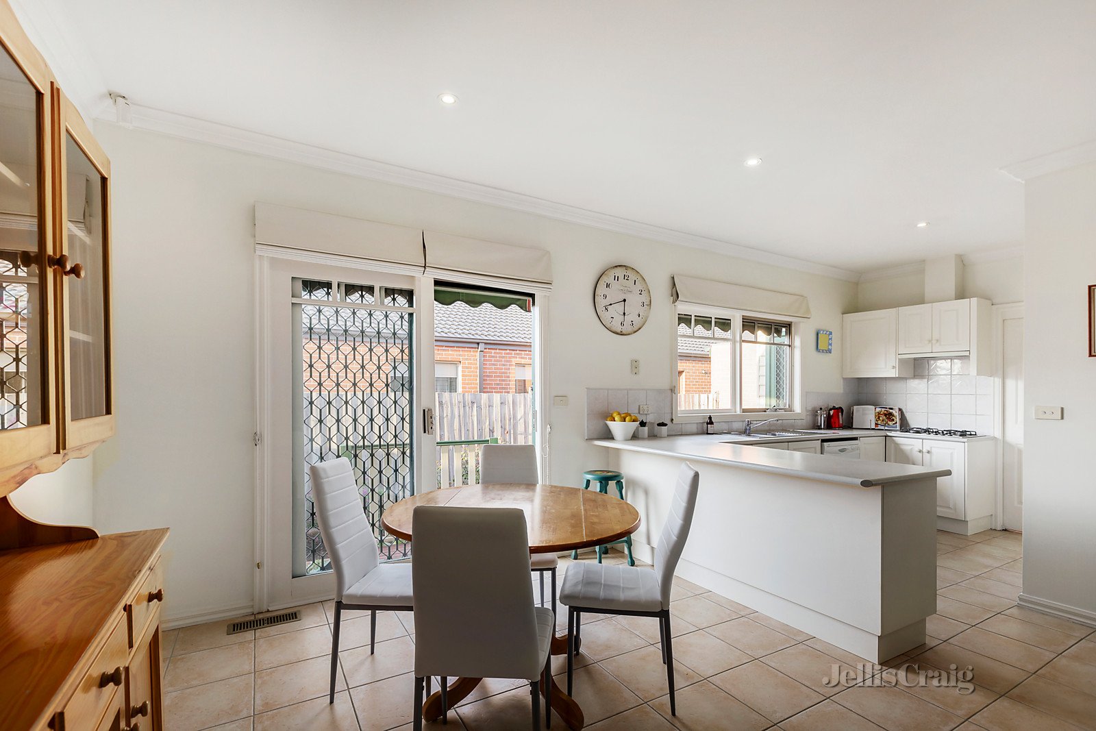 2/33 Young Street, Oakleigh image 2