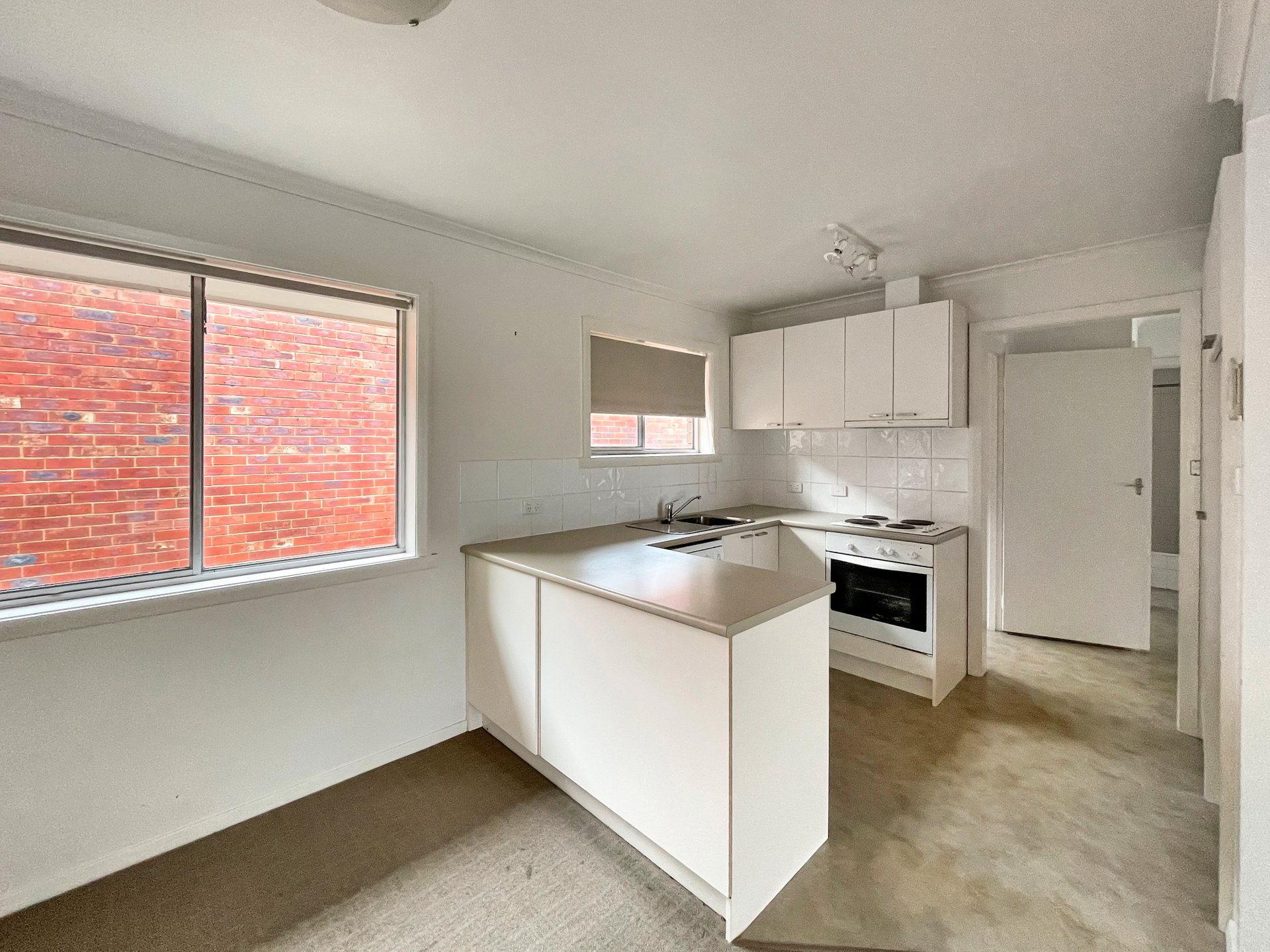 2/339 Pakington Street, Newtown image 3