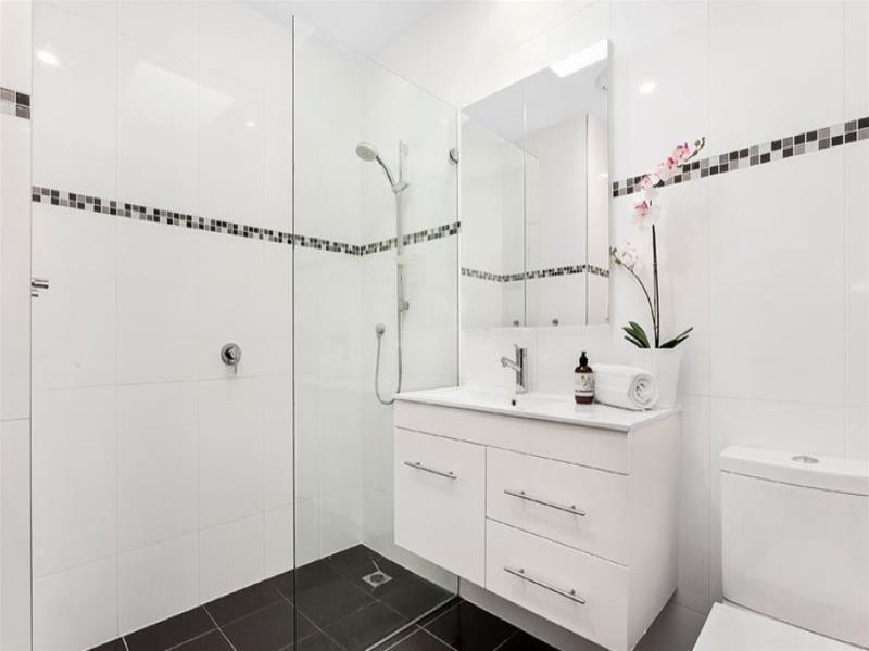 2/34 Alma Road, Camberwell image 5