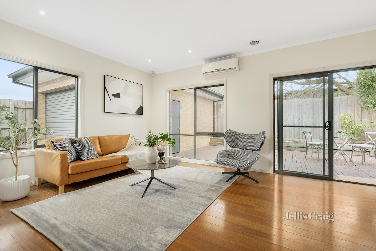 2/34 Briggs Street, Mount Waverley image 2