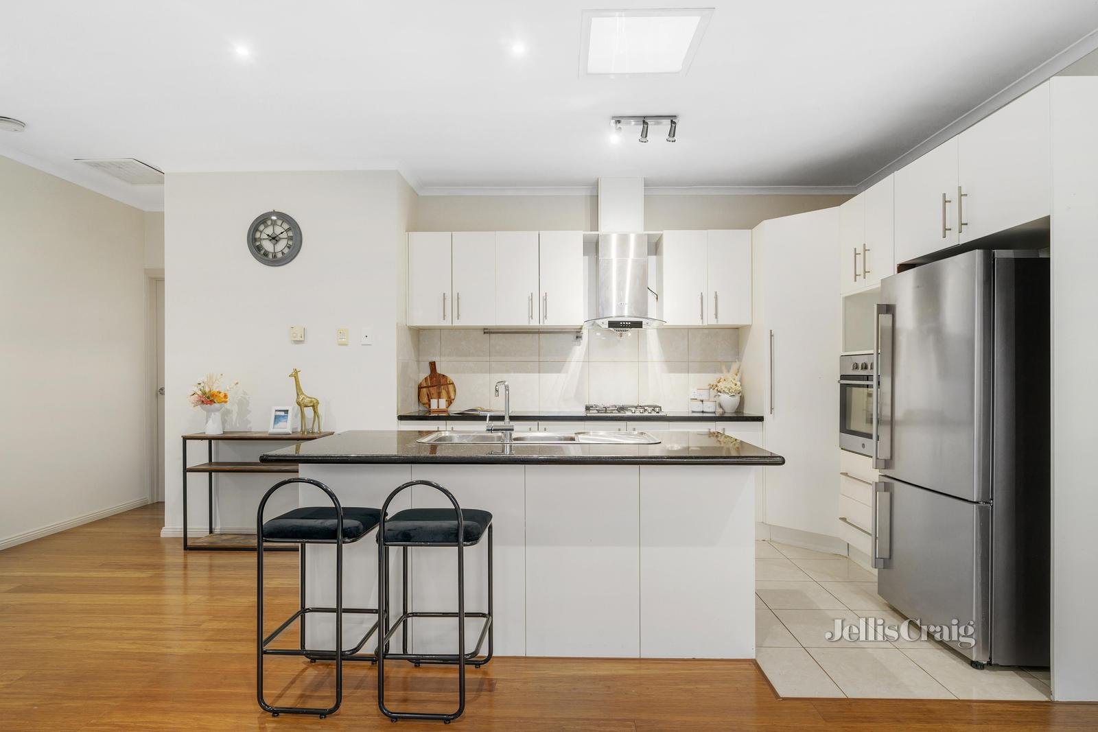 2/34 Briggs Street, Mount Waverley image 3