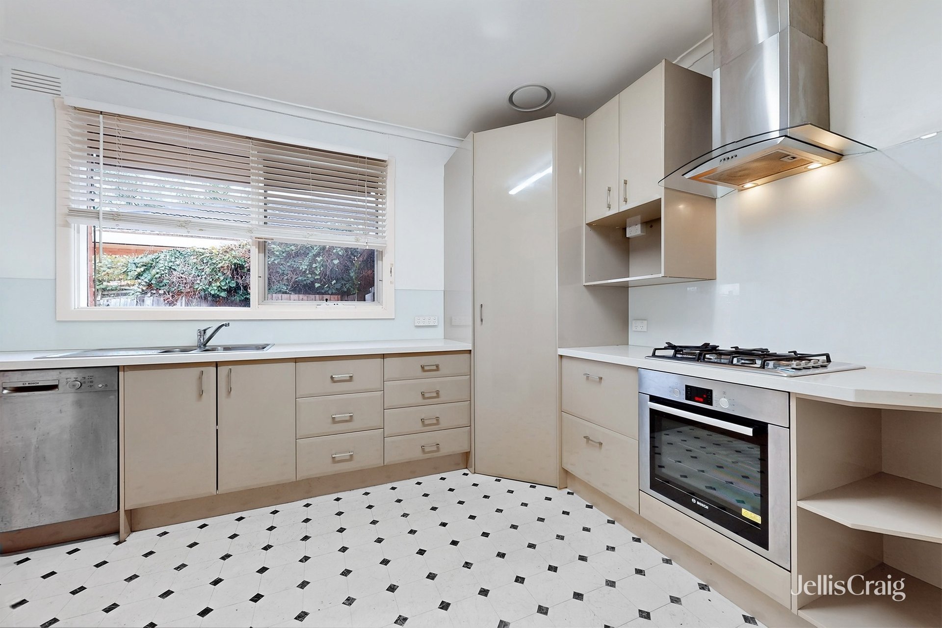 2/34 Durham Road, Surrey Hills image 6