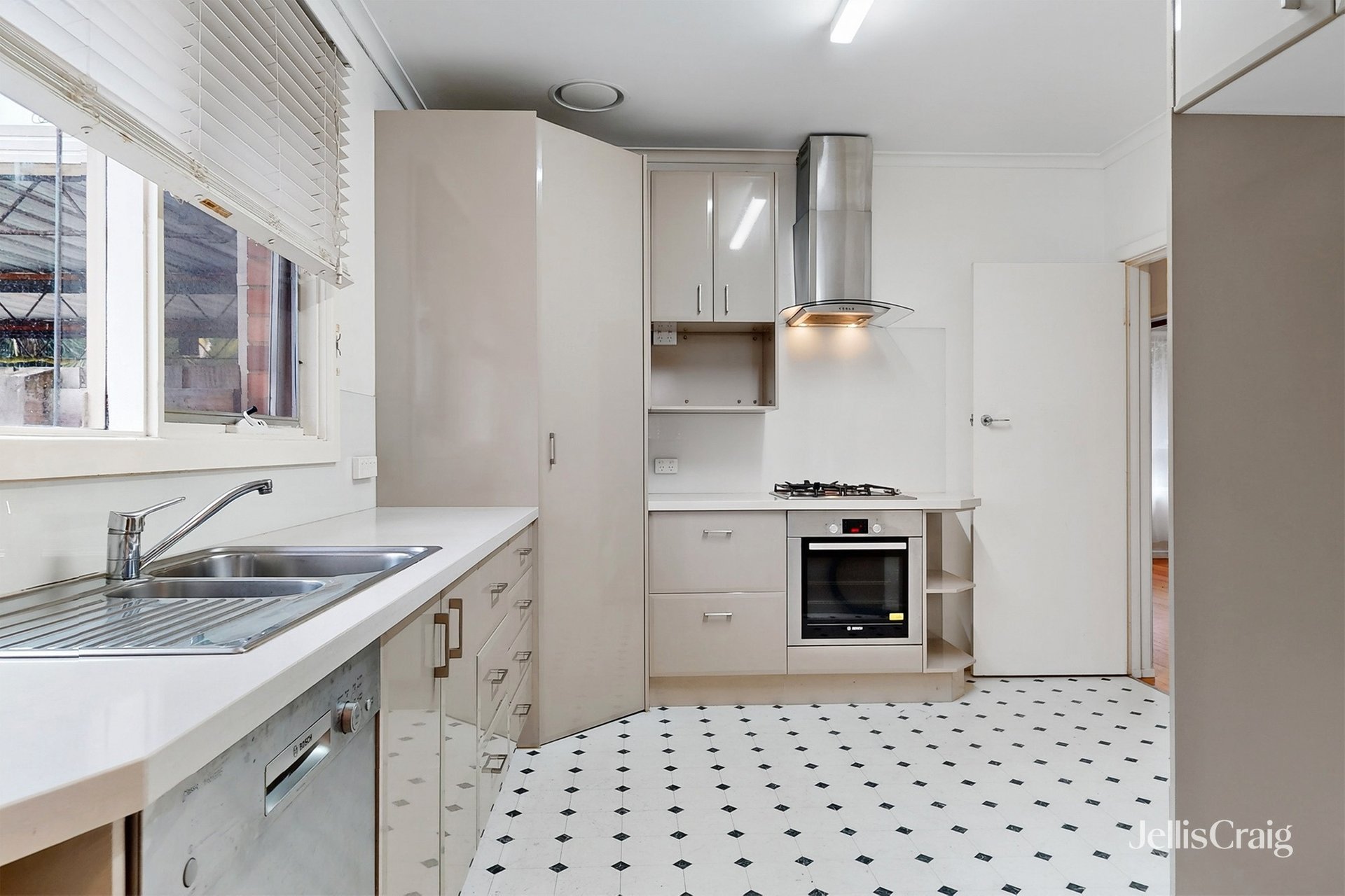 2/34 Durham Road, Surrey Hills image 7