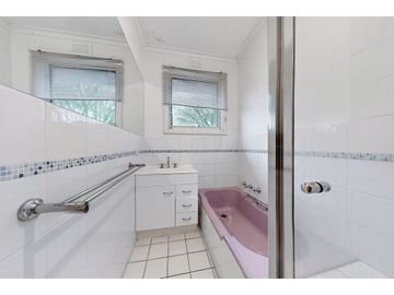2/34 Durham Road, Surrey Hills image 12