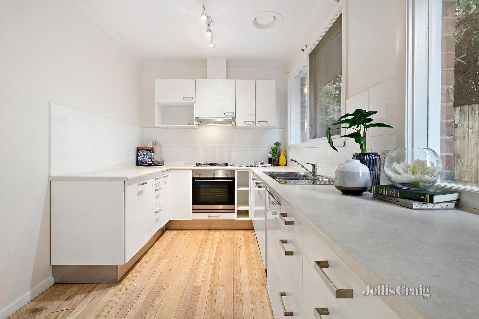 2/34 Graham Street, Surrey&nbsp;Hills image 3