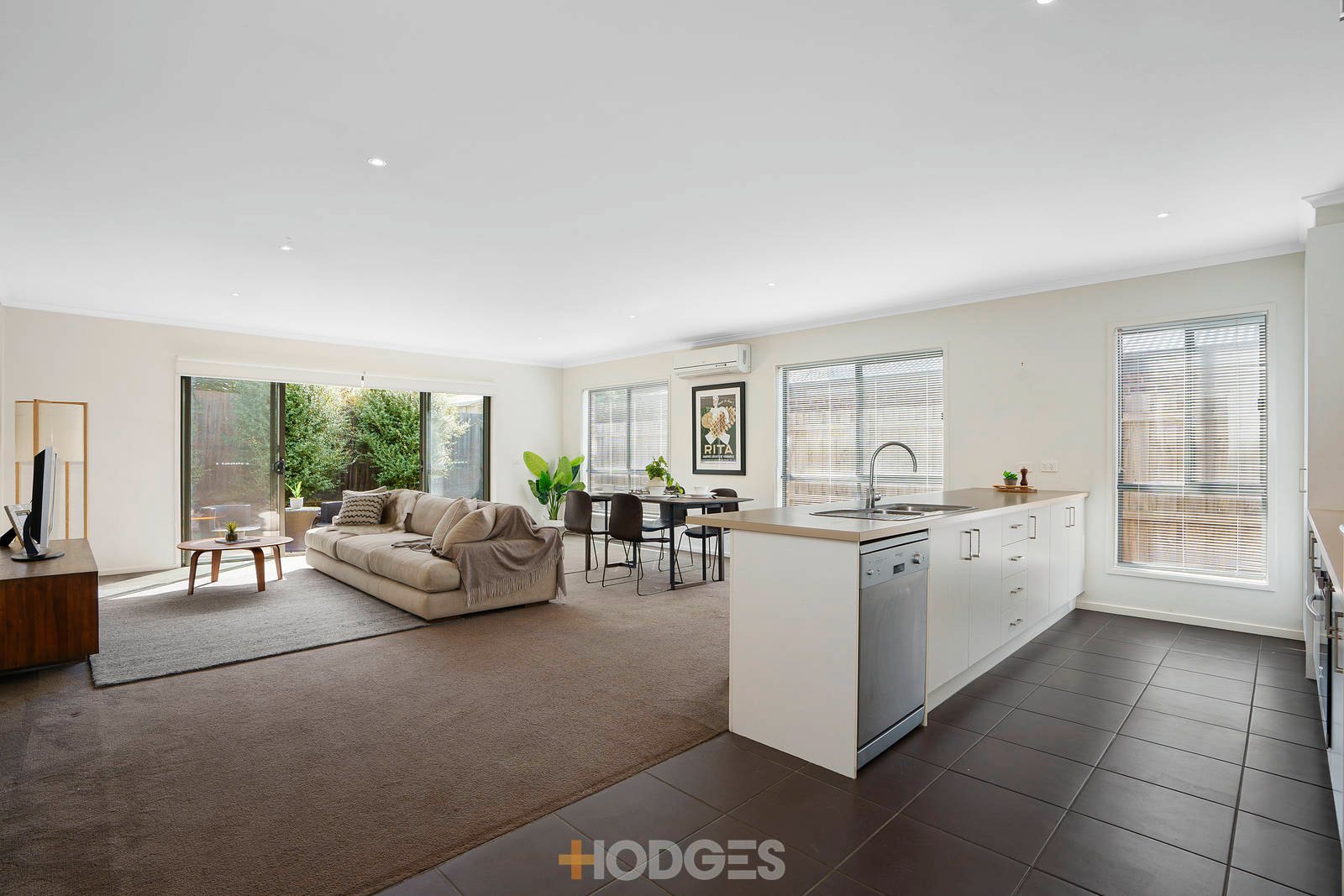 2 / 34 Weeroona Avenue Hamlyn Heights