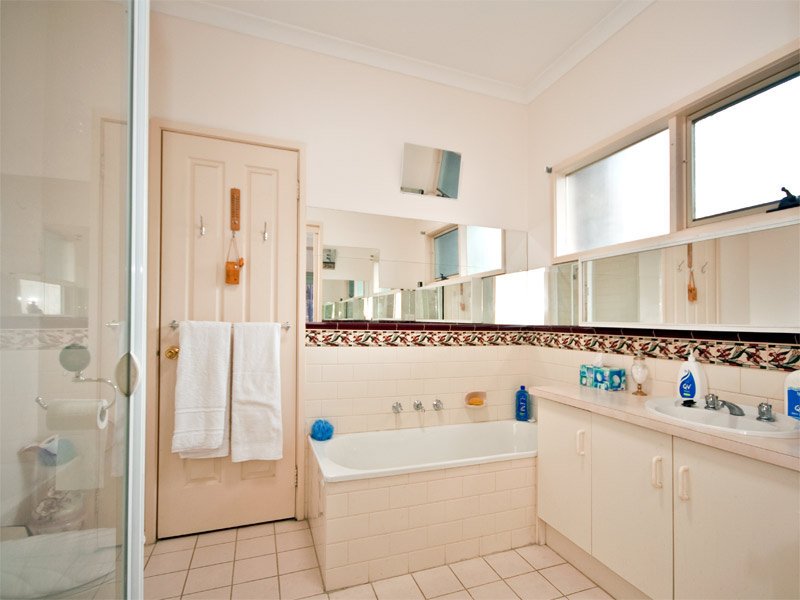 2/346 Station Street, Box Hill South image 6