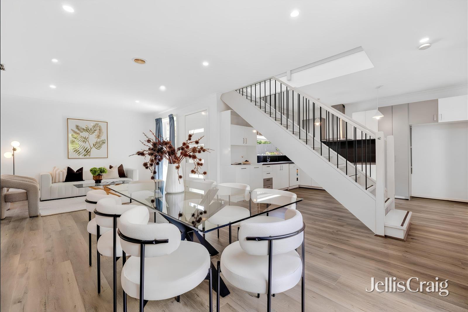 2/348 Highbury Road, Mount&nbsp;Waverley image 2