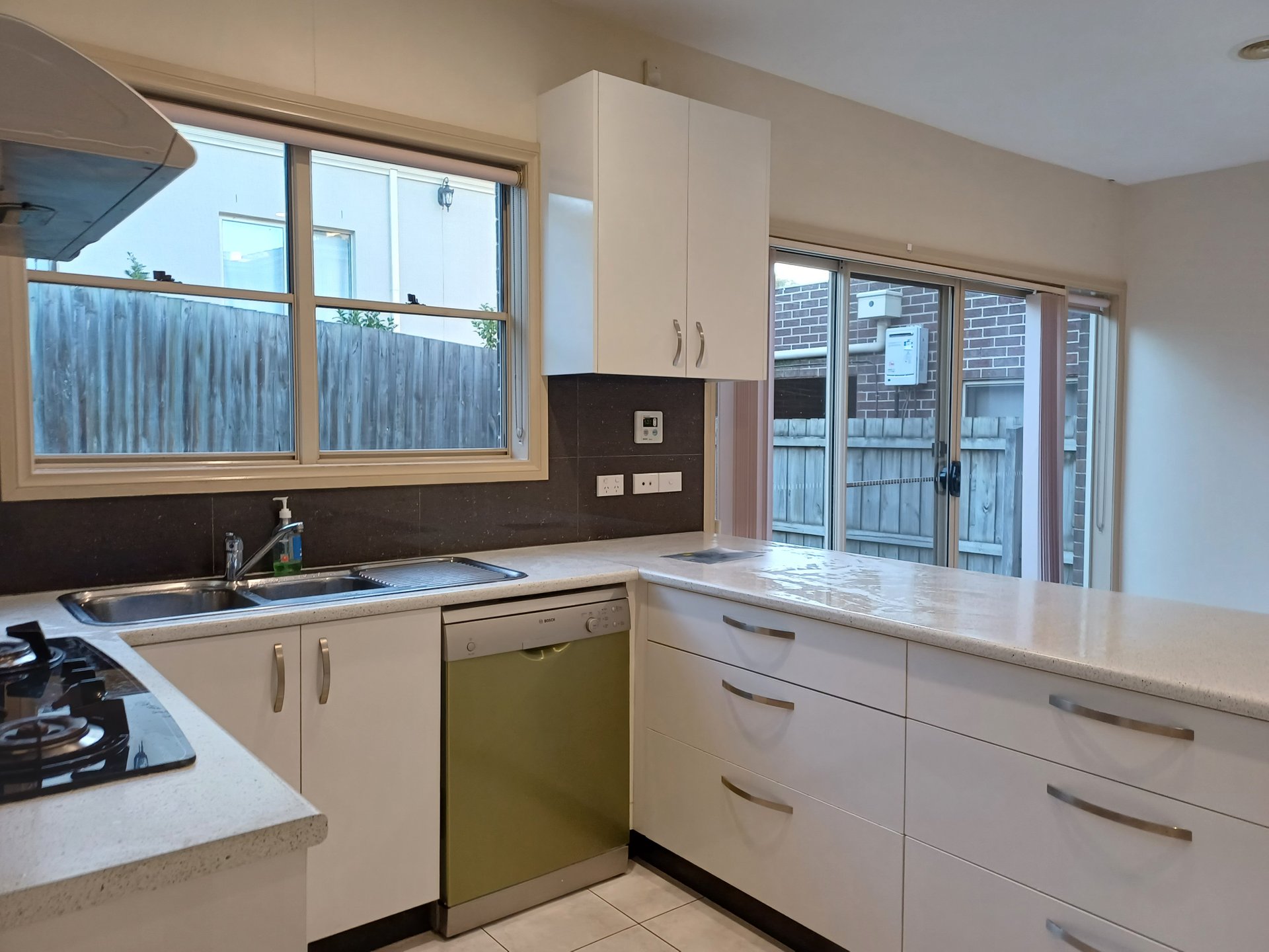2/35 Angus Drive, Glen Waverley image 4
