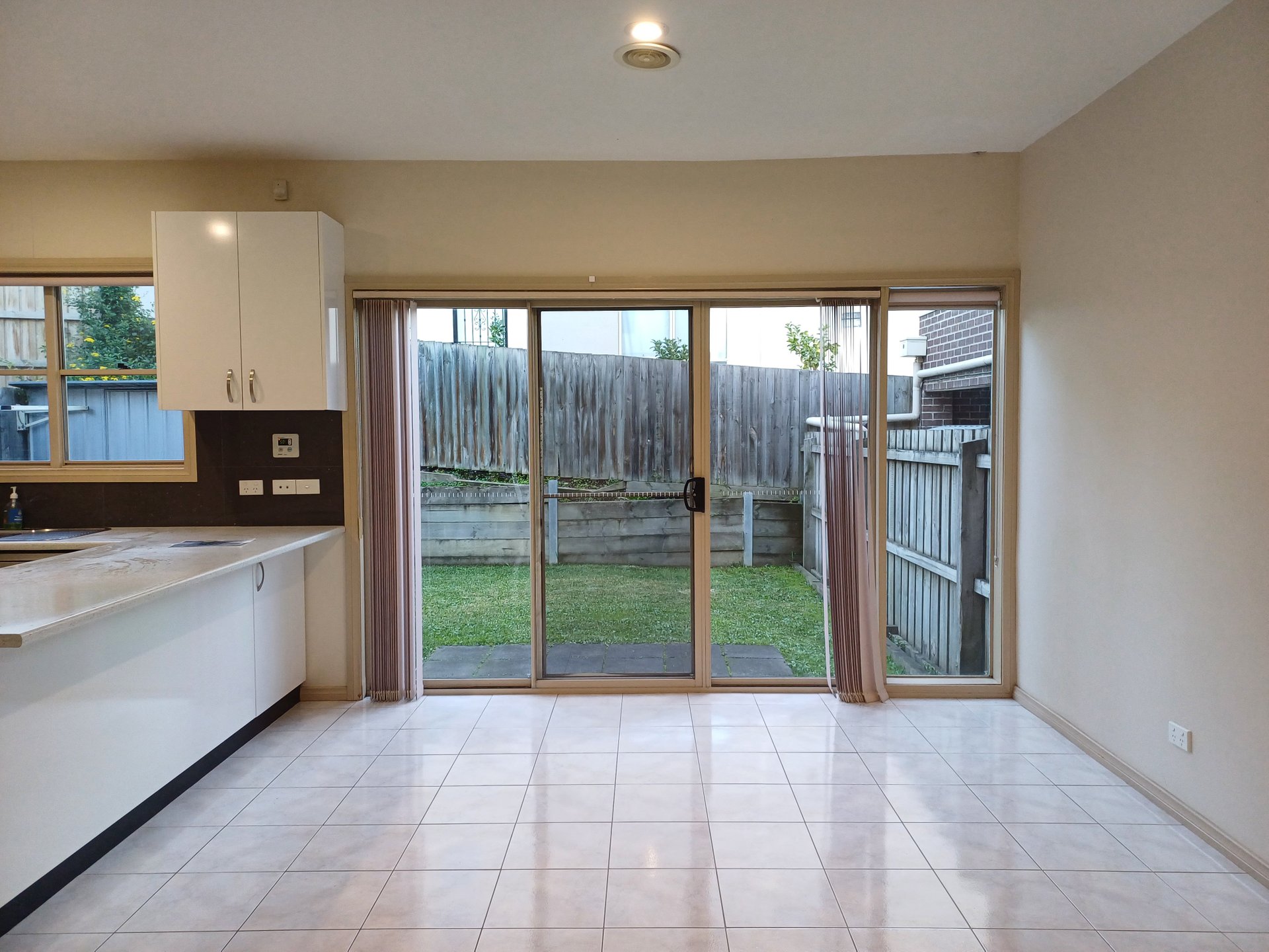 2/35 Angus Drive, Glen Waverley image 6