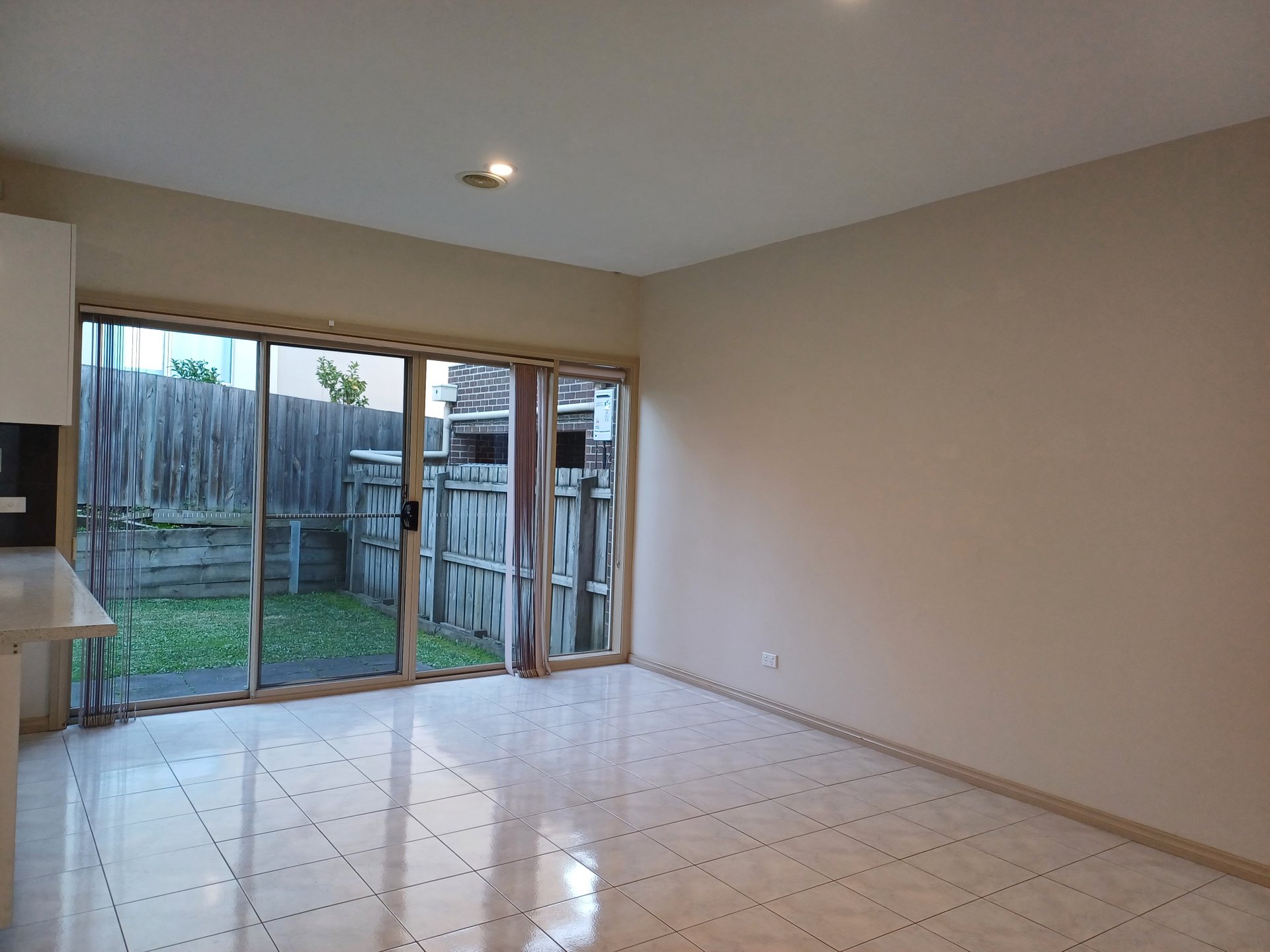 2/35 Angus Drive, Glen Waverley image 7