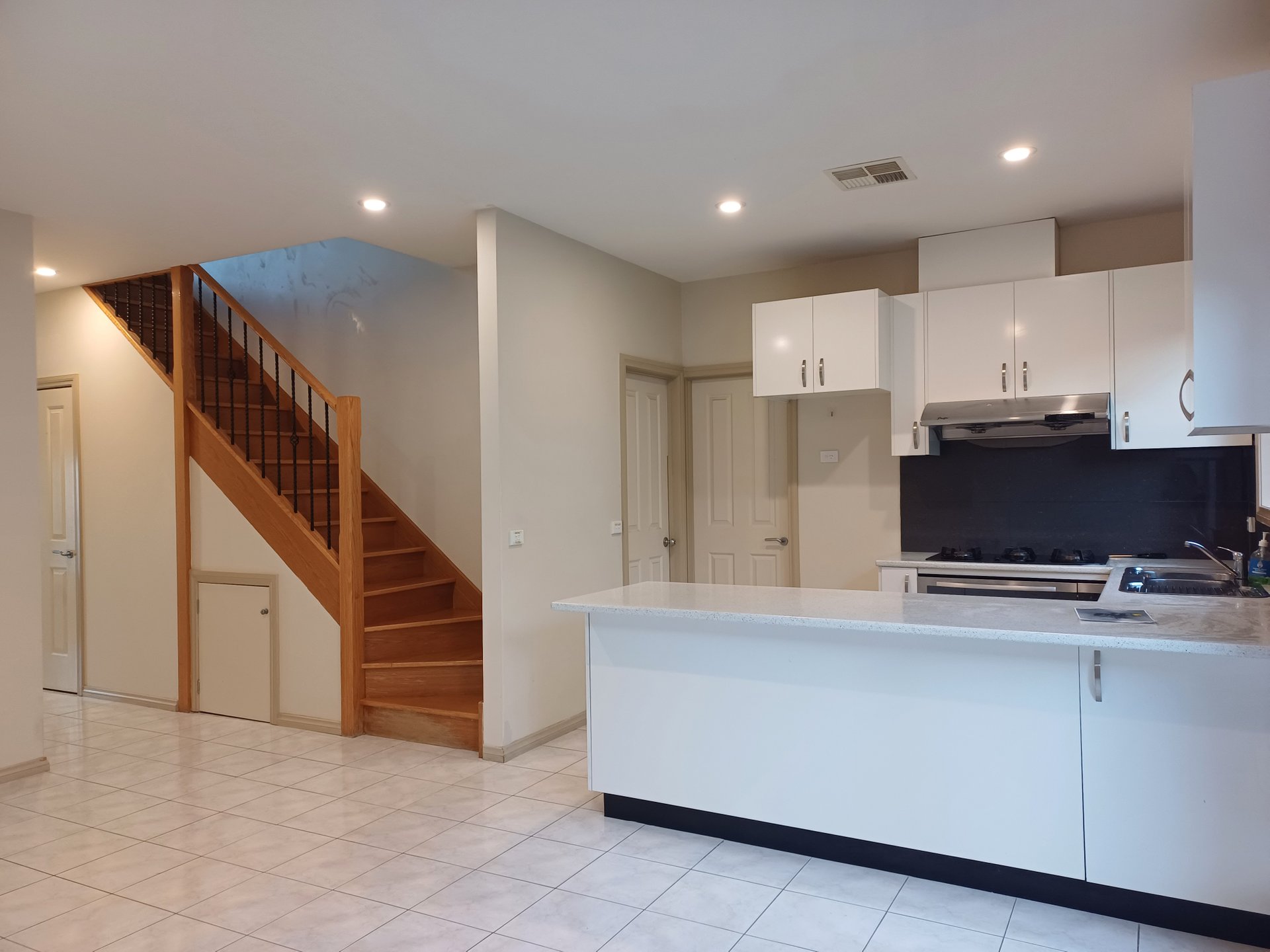 2/35 Angus Drive, Glen Waverley image 5
