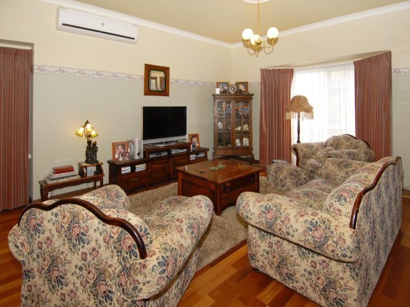 235 Autumn Street, Manifold Heights image 3