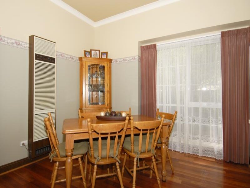 235 Autumn Street, Manifold Heights image 4