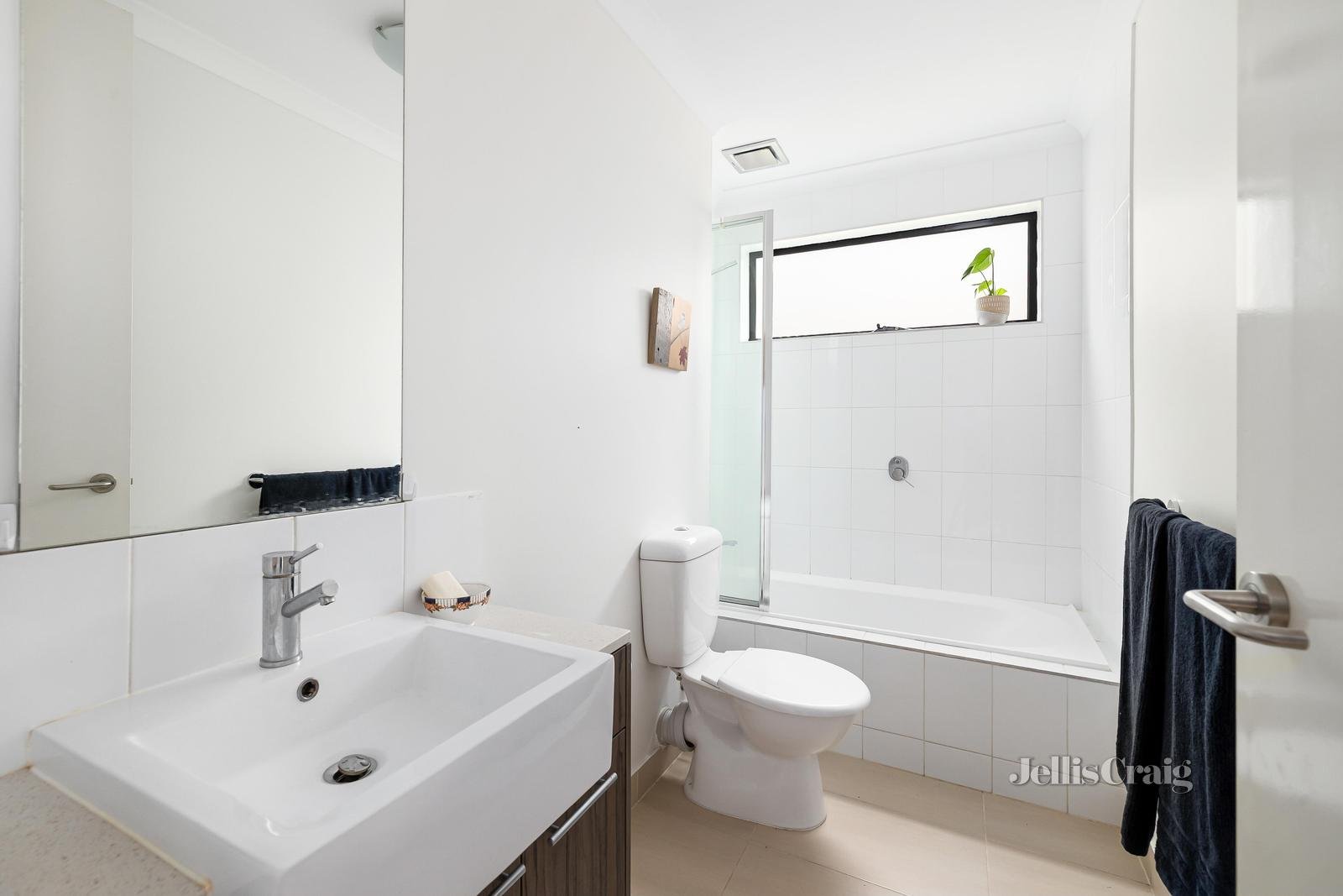 2/35 Davison Street, Richmond image 9
