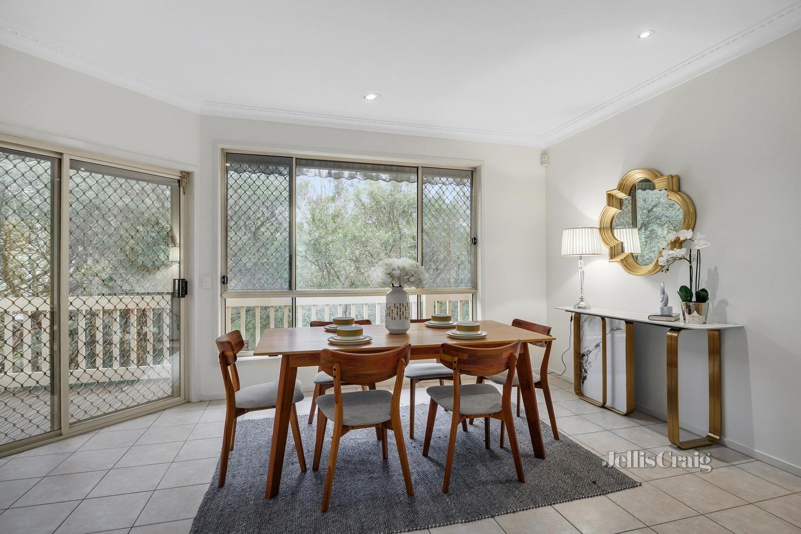 2/35 Dunscombe Avenue, Glen Waverley image 3