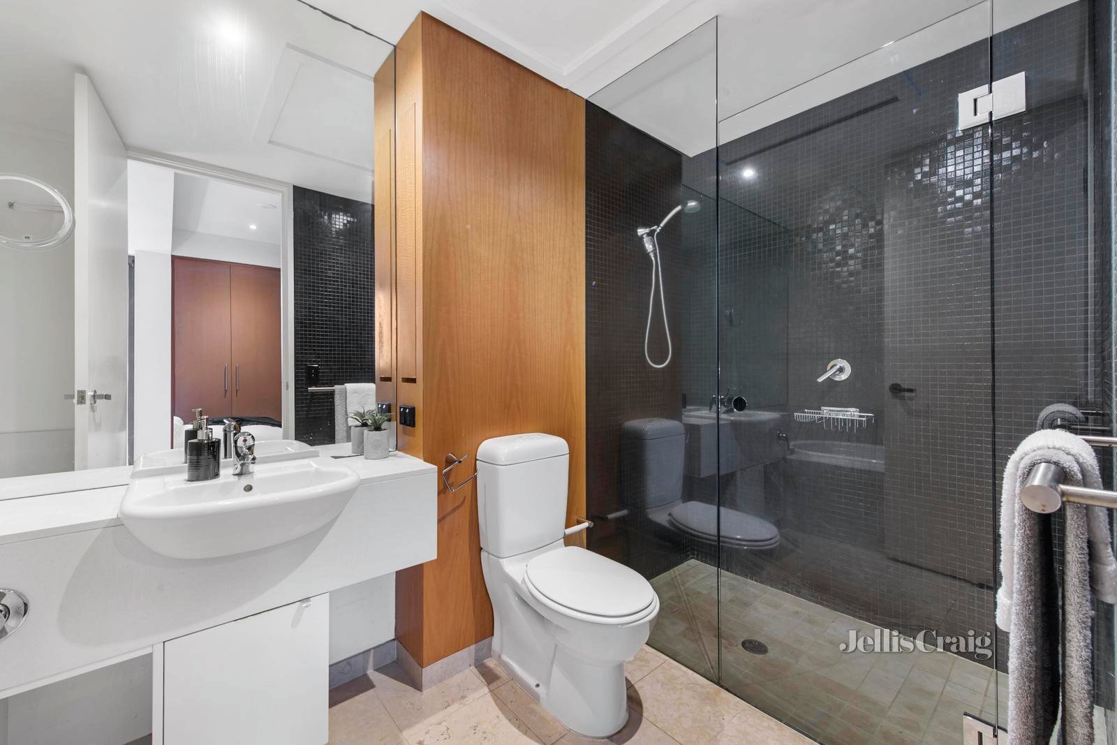 23/5 Esplanade East, Port Melbourne image 8