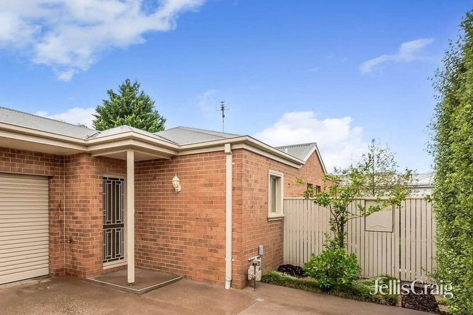 2/35 Frank Street, Newtown image 1