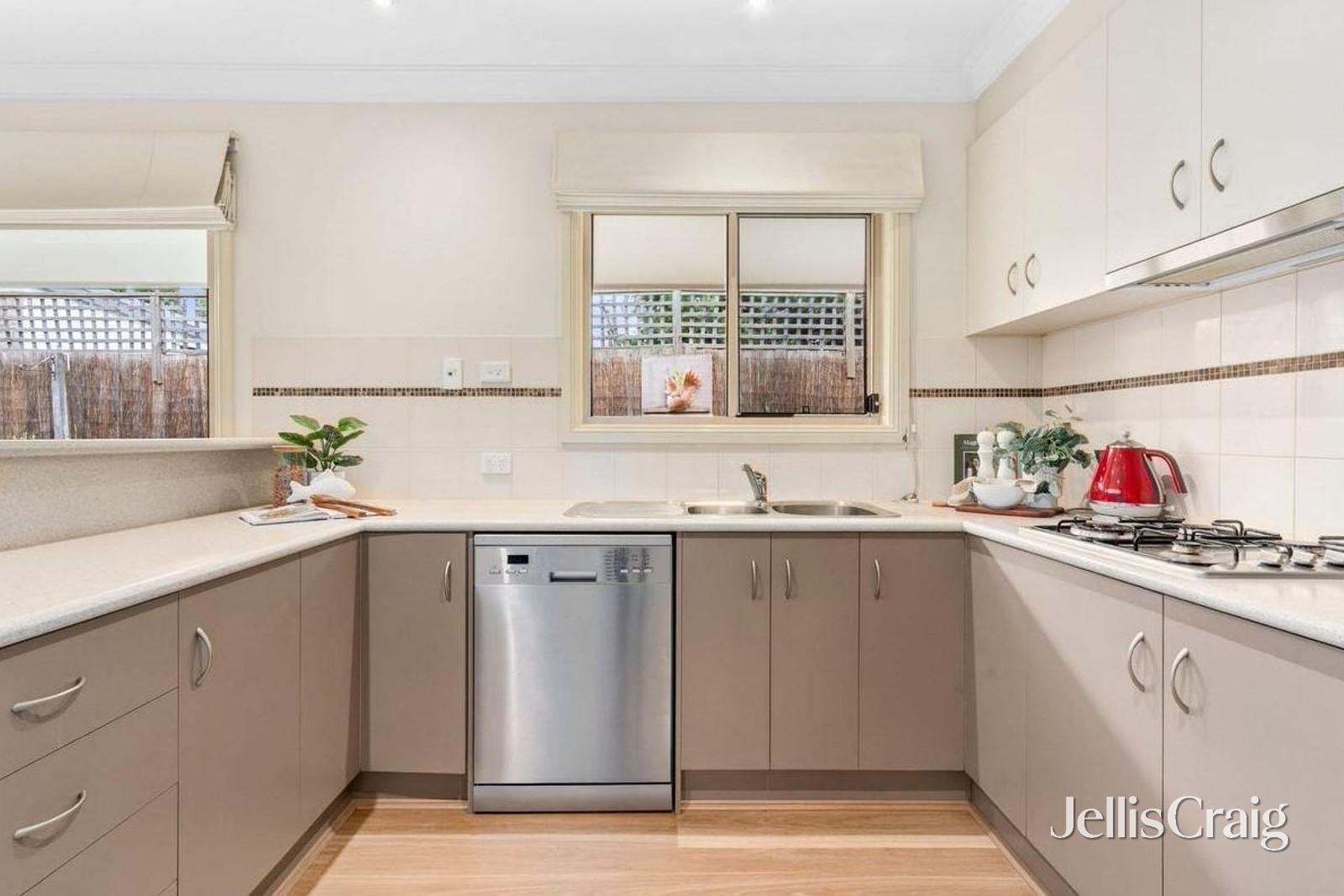 2/35 Frank Street, Newtown image 3
