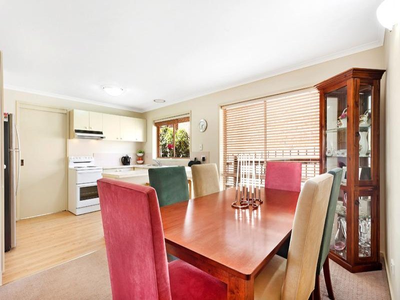 2/35 Greythorn Road, Balwyn North image 3