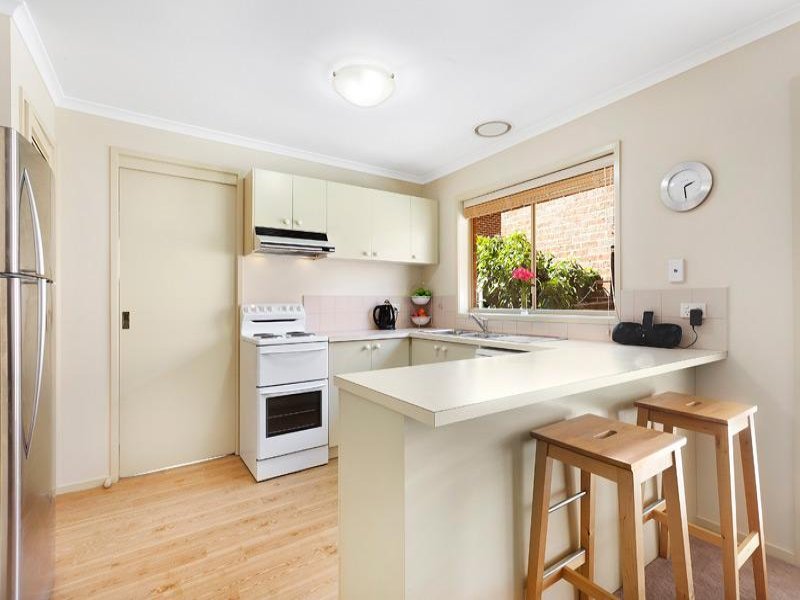2/35 Greythorn Road, Balwyn North image 4