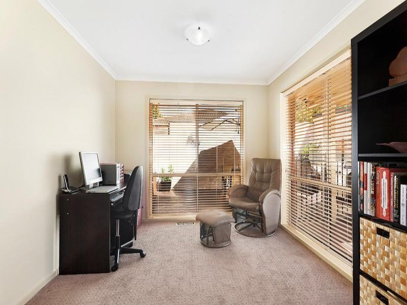 2/35 Greythorn Road, Balwyn North image 5