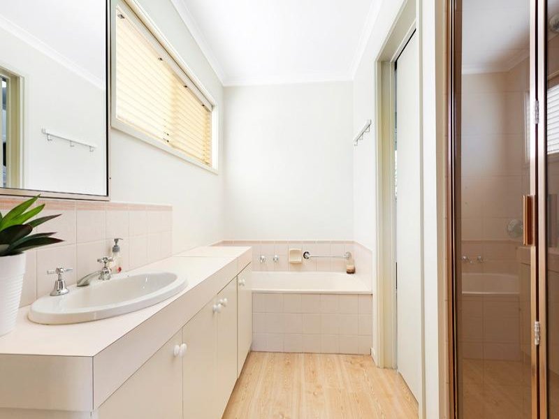 2/35 Greythorn Road, Balwyn North image 7