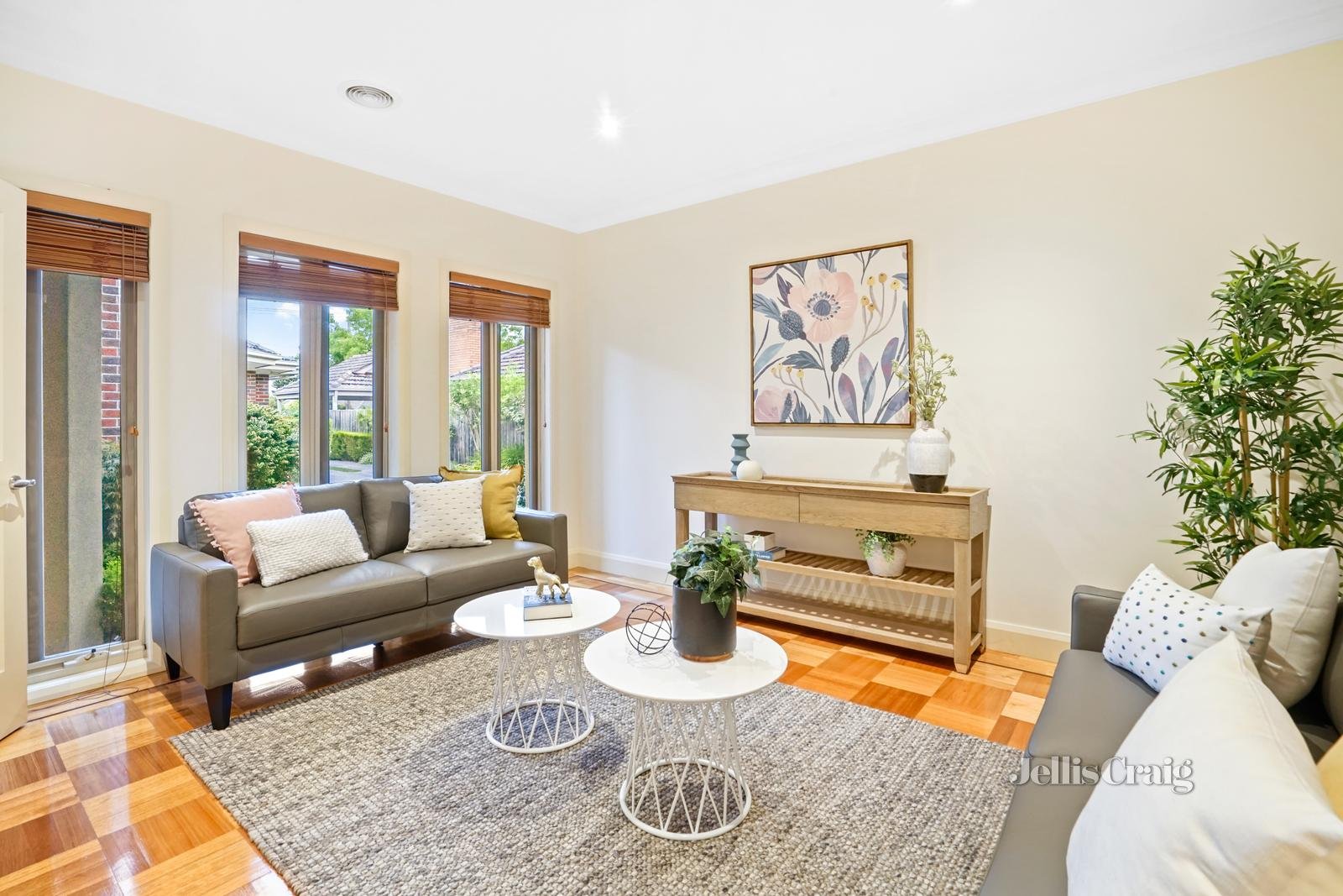 2/35 Winbourne Road, Mount Waverley image 2