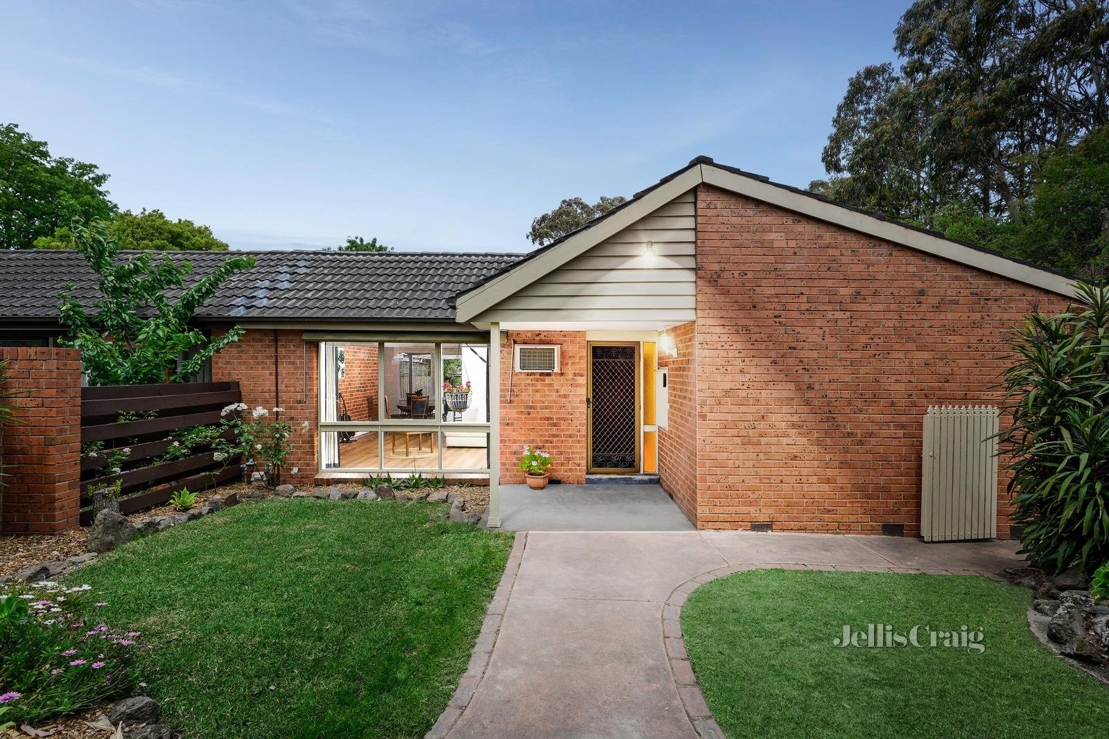 2/354 Mount Dandenong Road, Croydon image 1