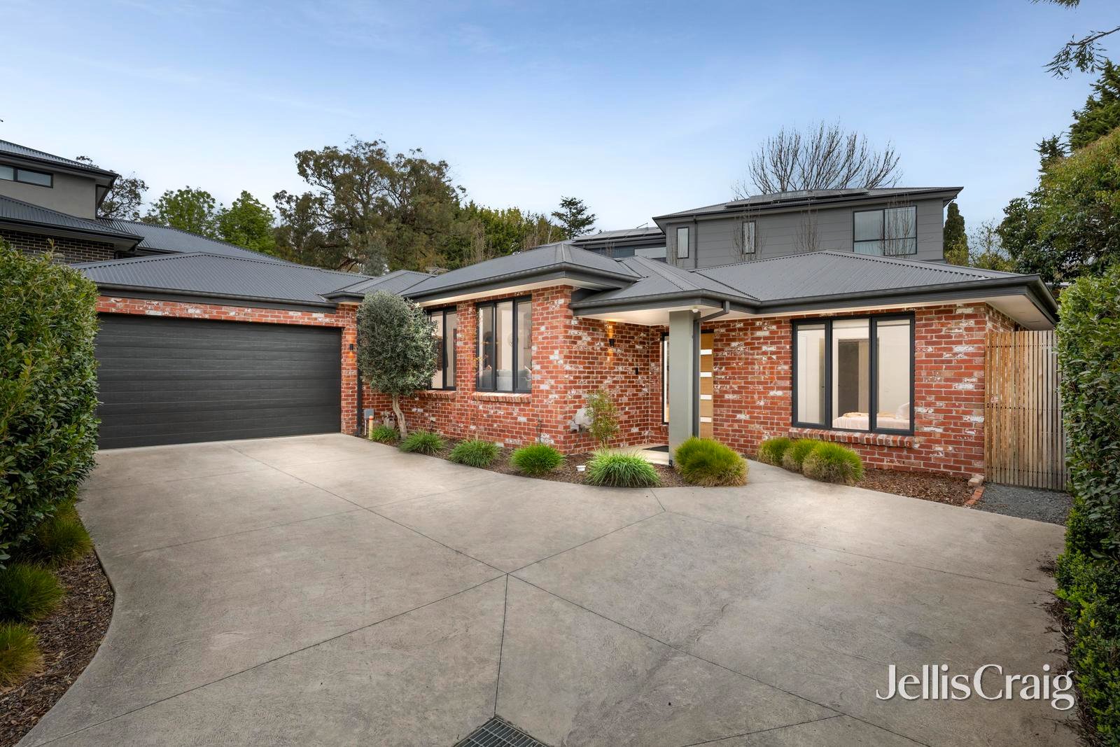 2/36 Batterbee Drive, Mooroolbark image 1