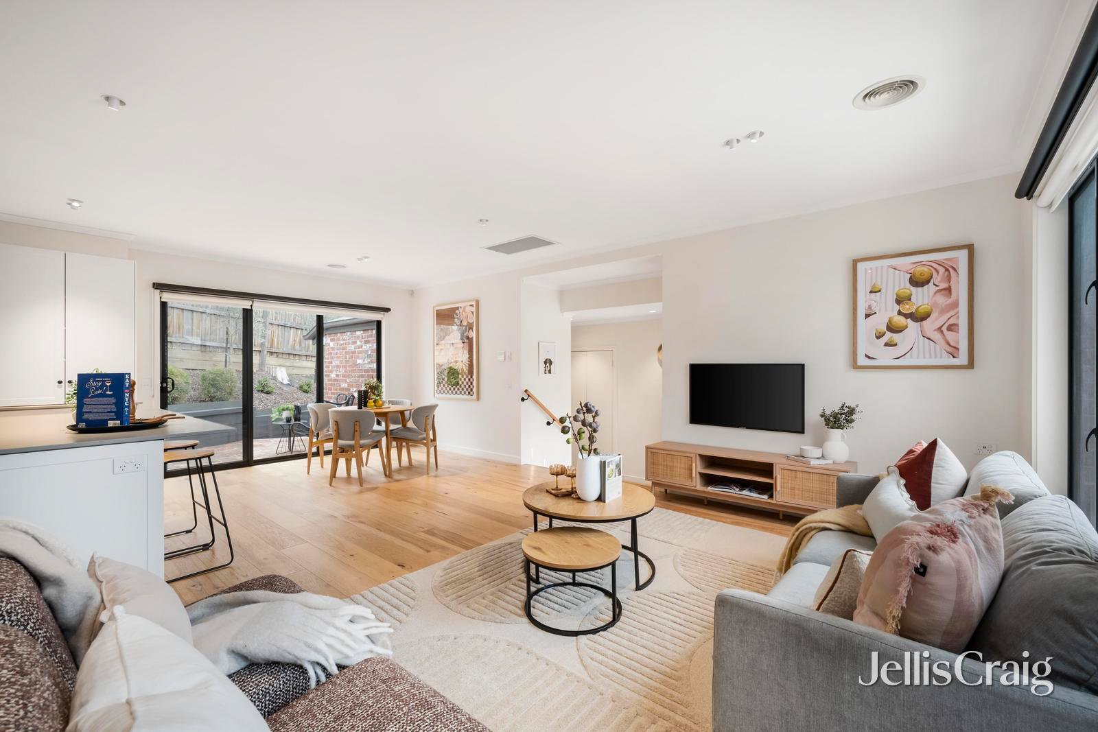 2/36 Batterbee Drive, Mooroolbark image 2