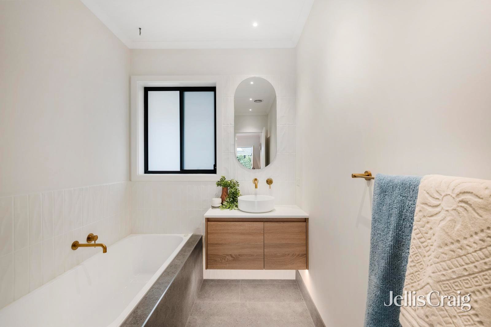 2/36 Batterbee Drive, Mooroolbark image 13