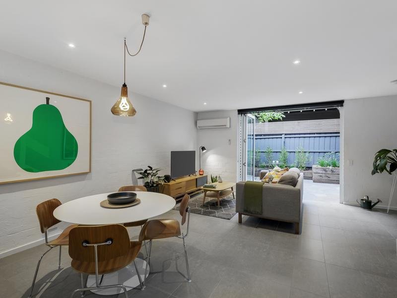 2/36 Manning Road, Malvern East image 3
