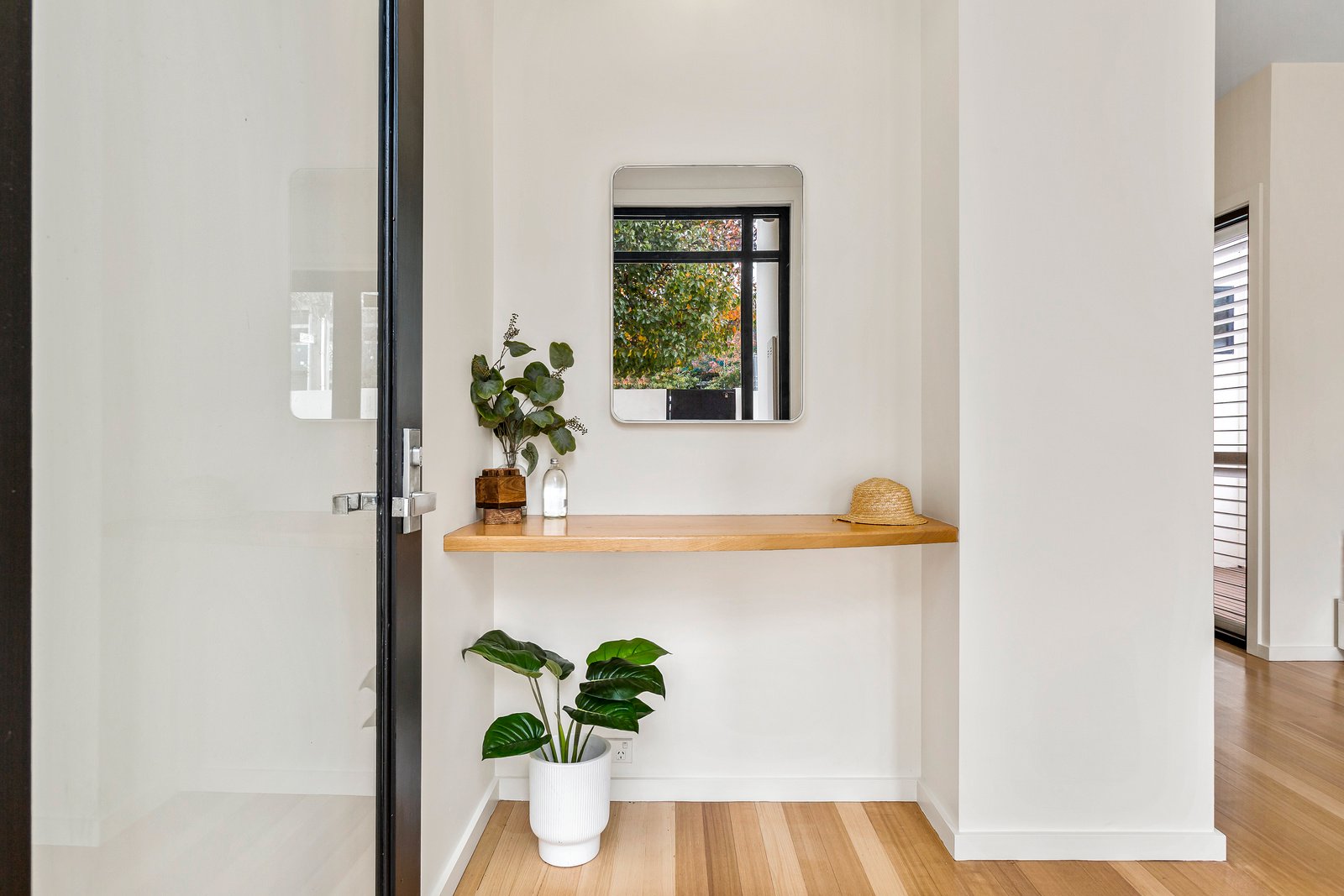 2/36 McKillop Street, Geelong image 3