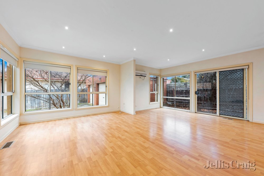 2/36 Strathmerton Street, Reservoir image 3
