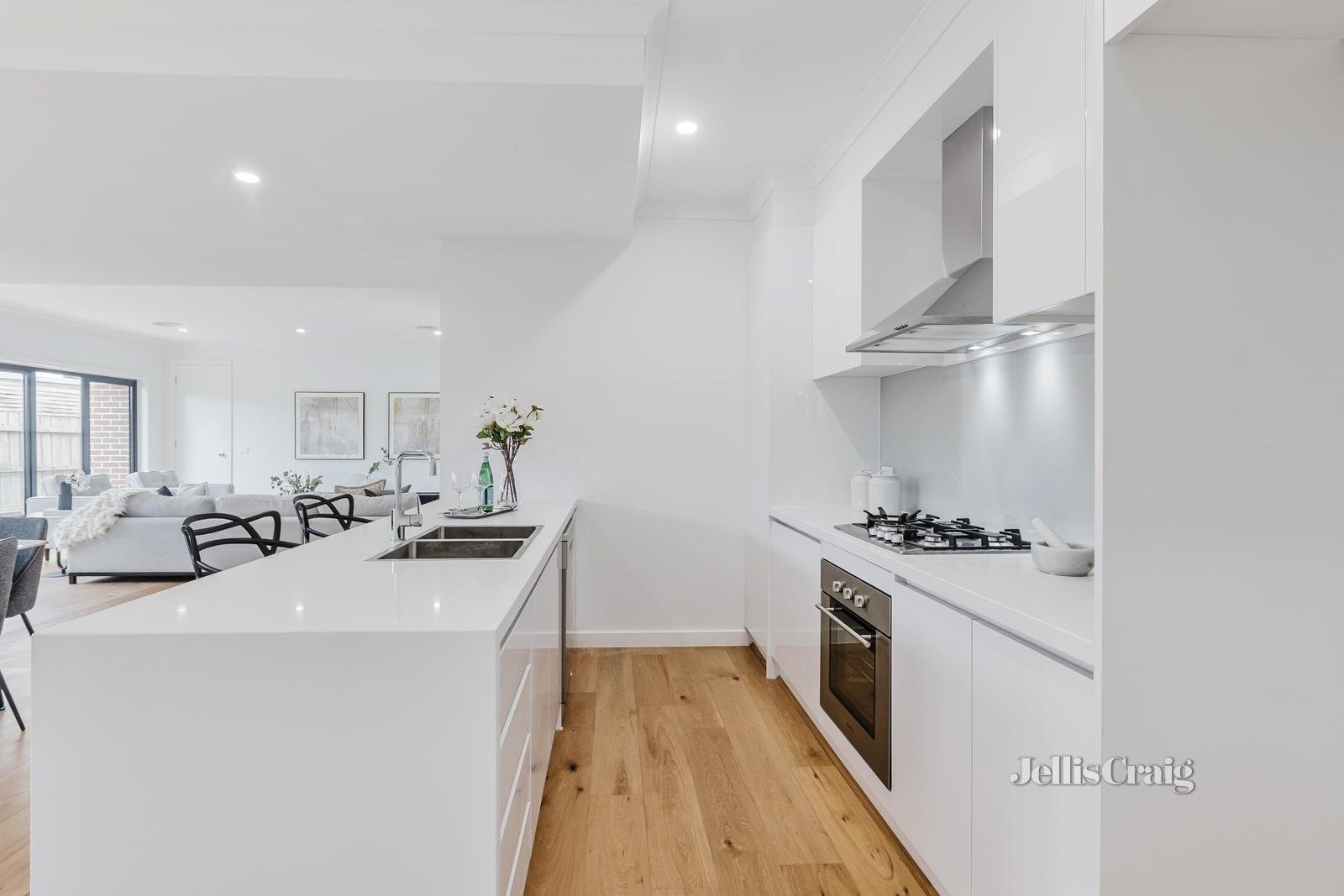 2/368 Stephensons Road, Mount Waverley image 3